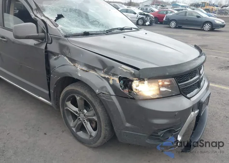 2015 Dodge Journey Crossroad z USA, uszkodzony, nr VIN 3C4PDCGGXFT614878